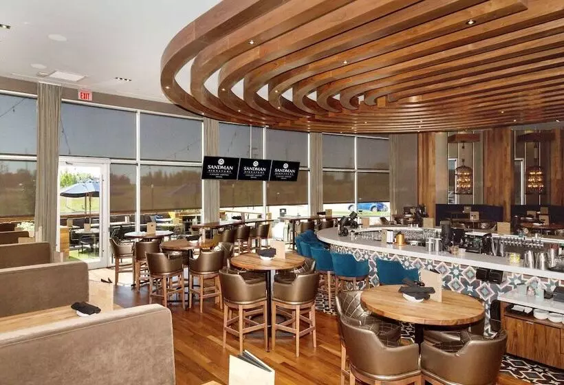 Hotelli Sandman Signature Calgary Airport