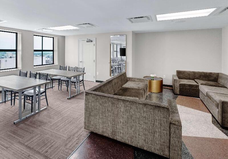 Tulsa Club Hotel, Curio Collection By Hilton