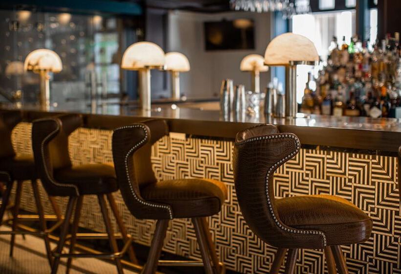 Tulsa Club Hotel, Curio Collection By Hilton