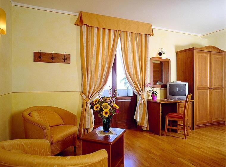 ホテル Albergo Sole