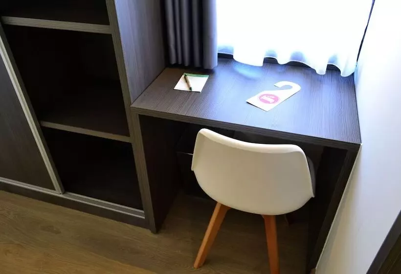 هتل Alda Estacion Ourense