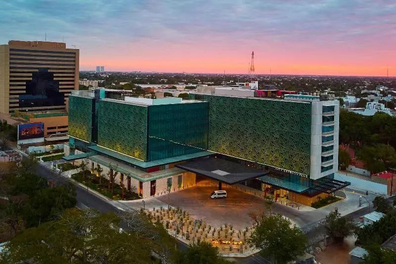 ホテル City Express Plus By Marriott Merida
