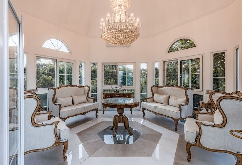 Отель Colline De France