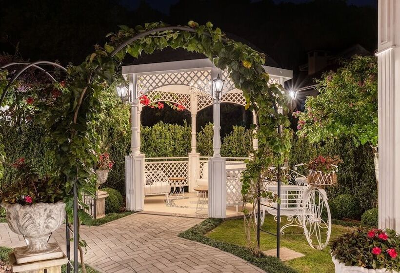 Отель Colline De France