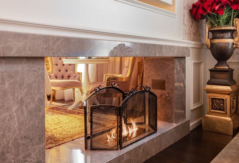 Отель Colline De France