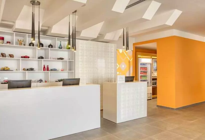 ホテル Fiesta Inn Express Puebla Explanada