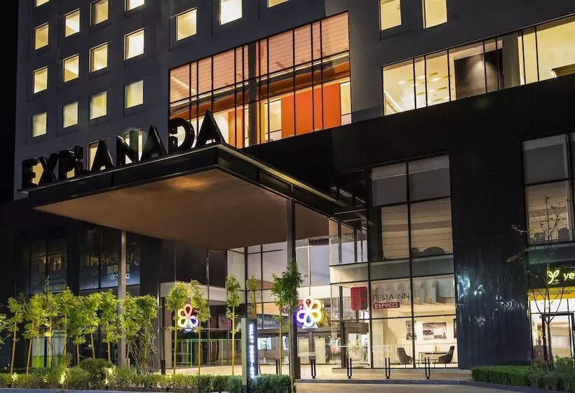 ホテル Fiesta Inn Express Puebla Explanada