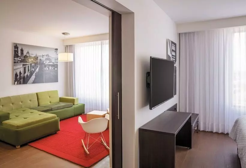 ホテル Fiesta Inn Express Puebla Explanada