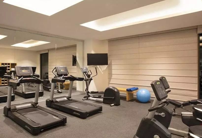 ホテル Fiesta Inn Express Puebla Explanada