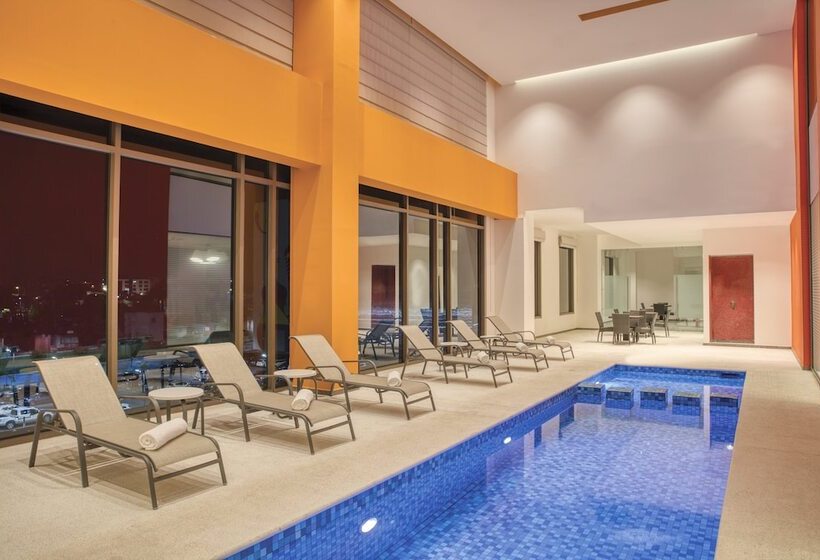 Hotel Fiesta Inn Express Puebla Explanada