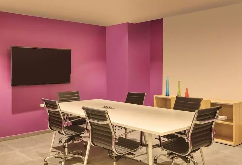 ホテル Fiesta Inn Express Puebla Explanada