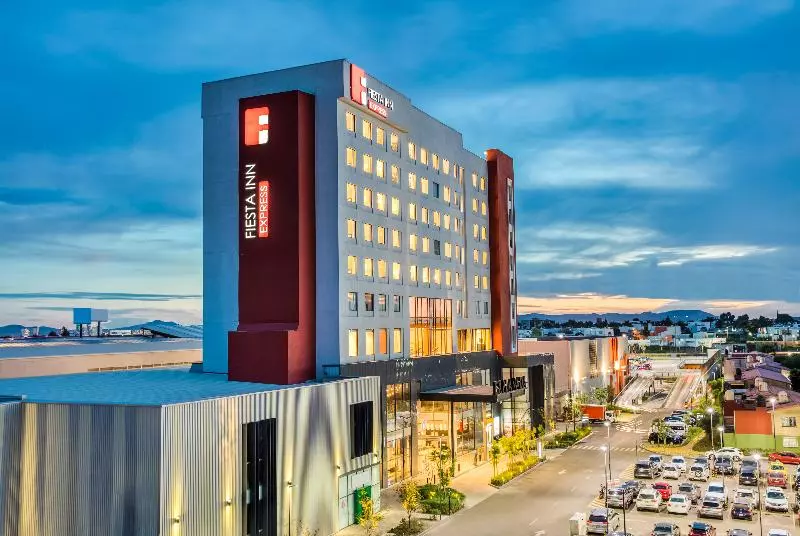 ホテル Fiesta Inn Express Puebla Explanada
