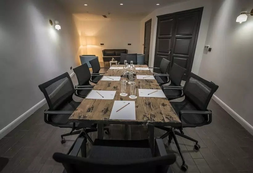 هتل Holm Boutique & Spa Ik Collection