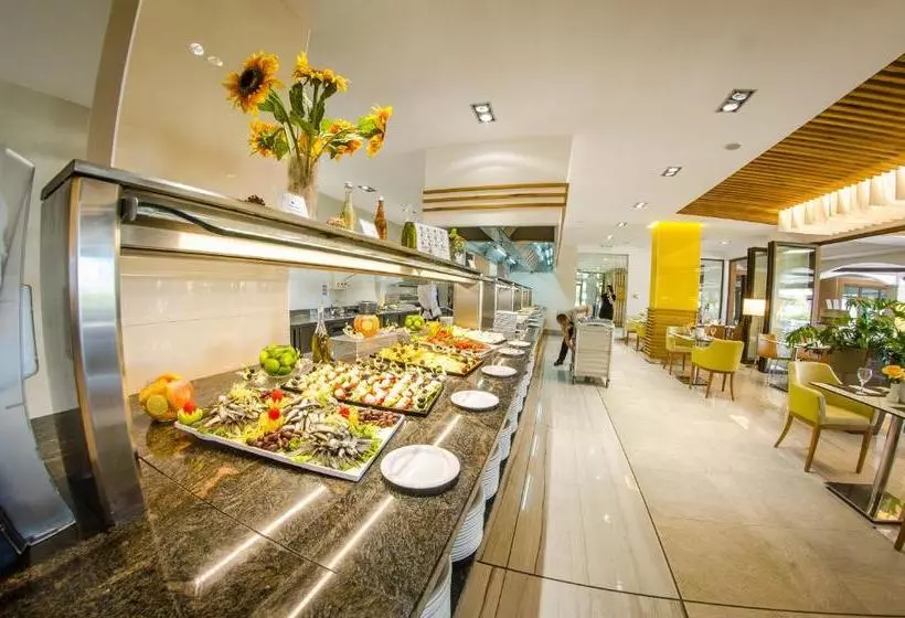 ホテル Premier Fort Cuisine   Full Board