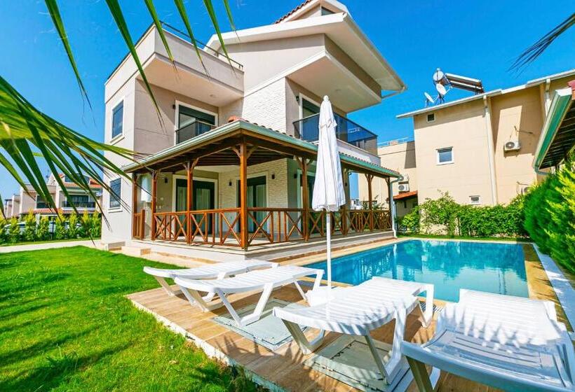 Paradise Town Villa Lisa