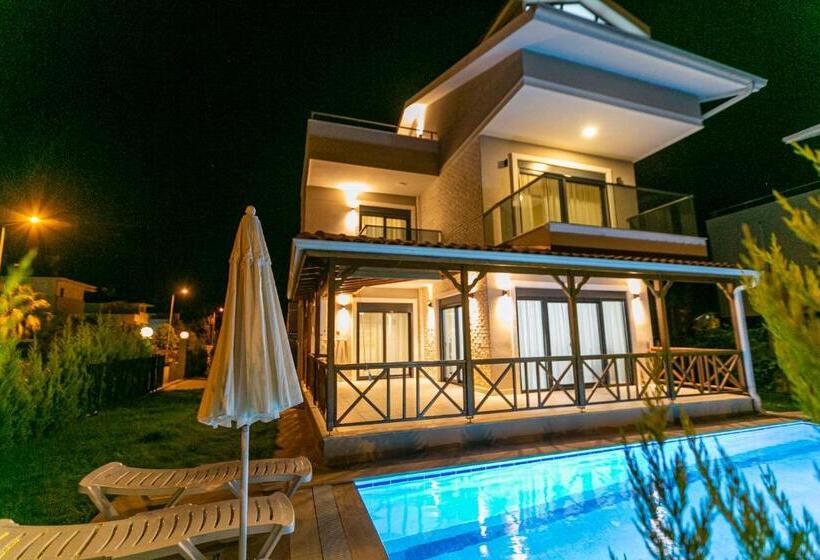 Paradise Town Villa Lisa