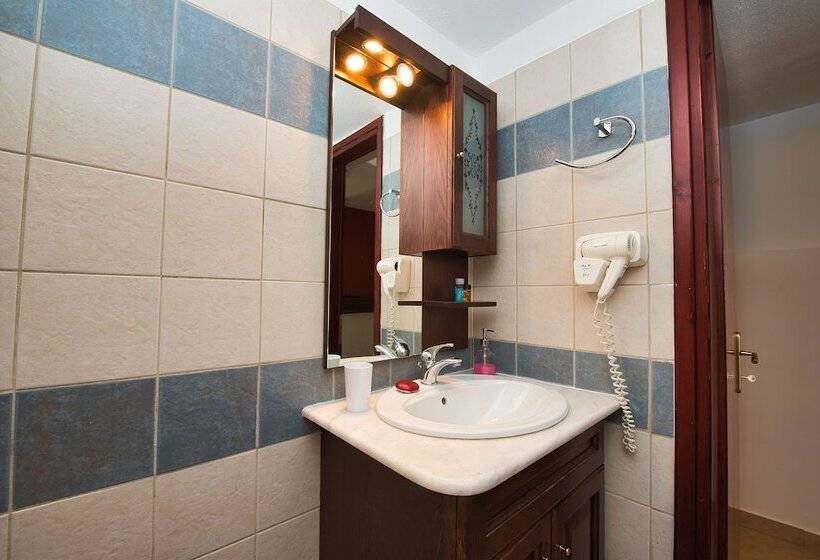 هتل Anemoessa Traditional Village