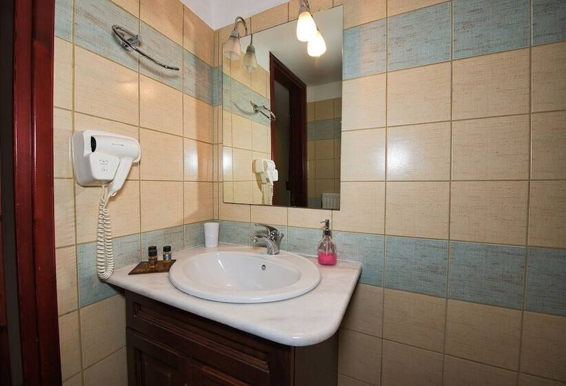 هتل Anemoessa Traditional Village