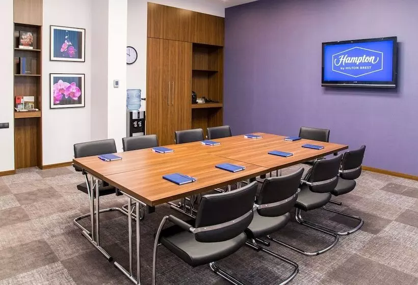 هتل Hampton By Hilton Brest