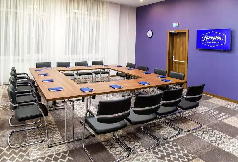 هتل Hampton By Hilton Brest