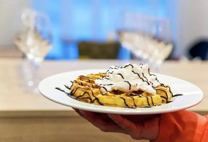 هتل Hampton By Hilton Brest