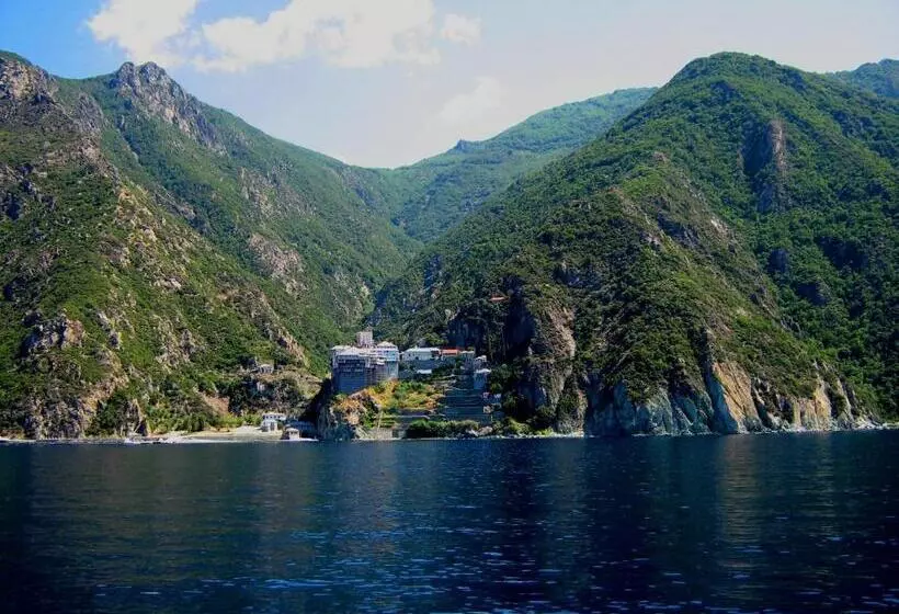 Majatalo Athos Guest House Pansion