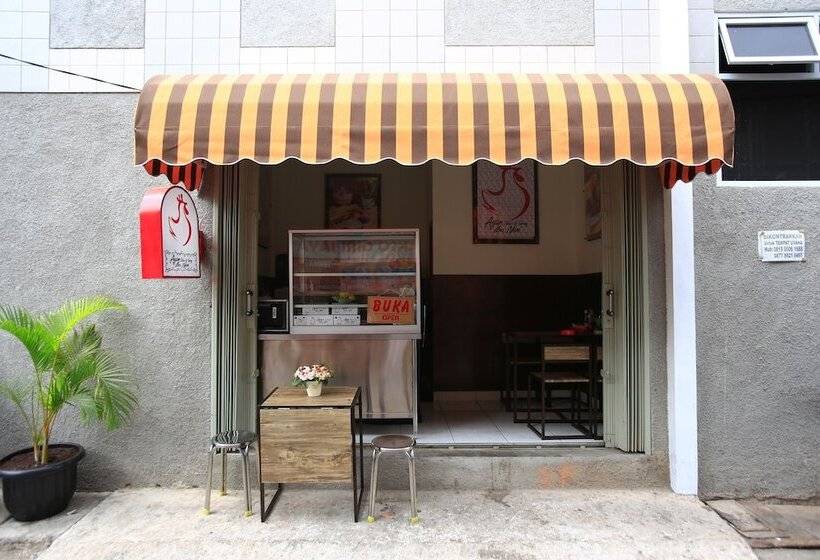 Pansiyon Reddoorz @ Karet Pedurenan 2