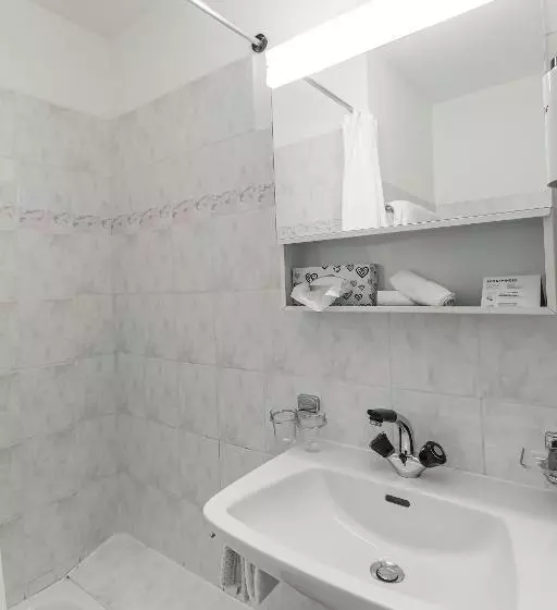 ユースホステル Altavilla, Self Check In