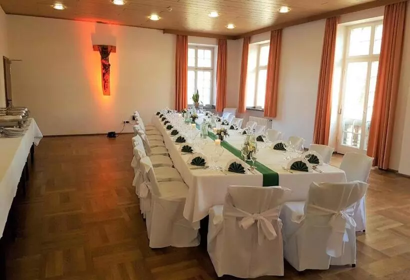 Retkeilymaja Kloster Langwaden