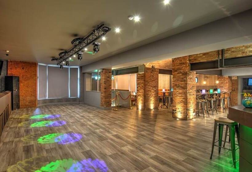 Общежитие The Royal Hotel Crewe, A Brilliant Collection