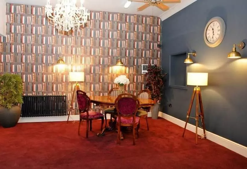 ユースホステル The Royal Hotel Crewe, A Brilliant Collection