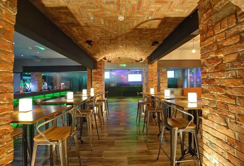 Общежитие The Royal Hotel Crewe, A Brilliant Collection