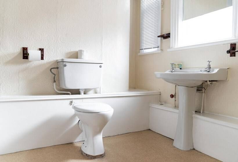 Общежитие The Royal Hotel Crewe, A Brilliant Collection