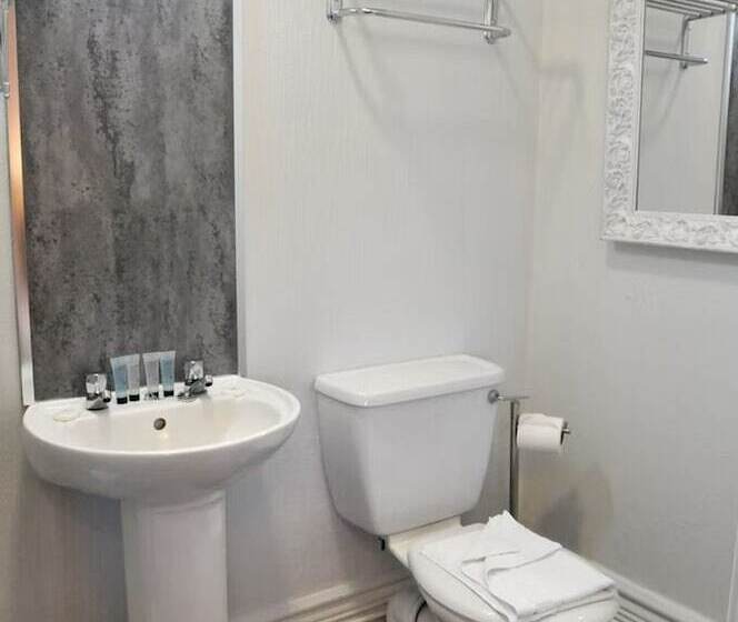 Общежитие The Royal Hotel Crewe, A Brilliant Collection