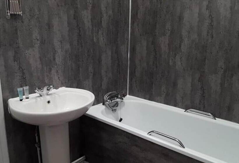 Общежитие The Royal Hotel Crewe, A Brilliant Collection