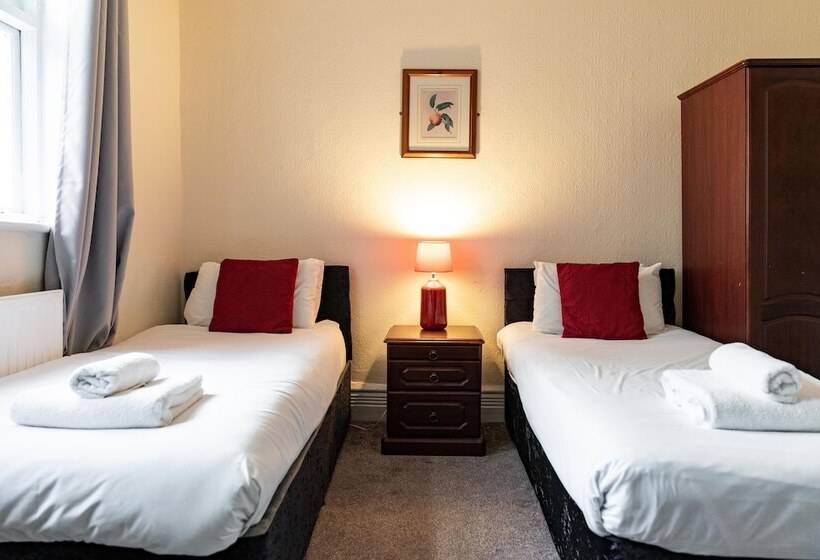 Общежитие The Royal Hotel Crewe, A Brilliant Collection