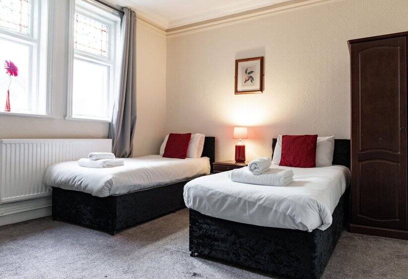 Общежитие The Royal Hotel Crewe, A Brilliant Collection