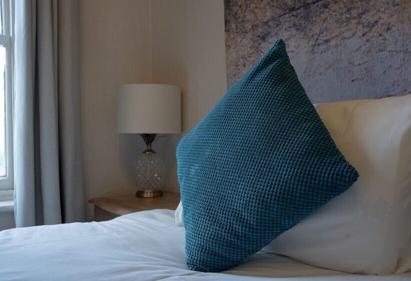 Общежитие The Royal Hotel Crewe, A Brilliant Collection