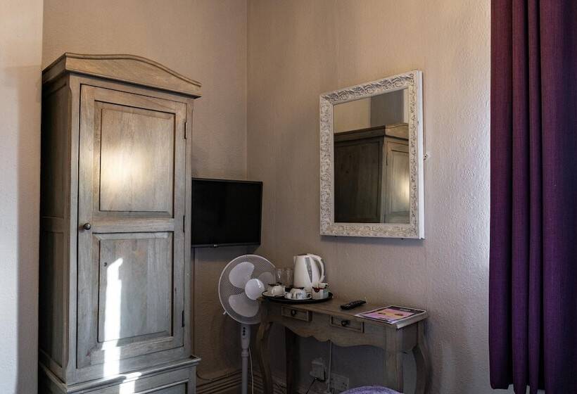 Общежитие The Royal Hotel Crewe, A Brilliant Collection