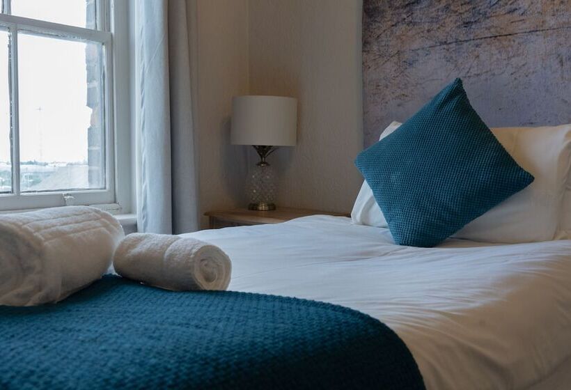 Общежитие The Royal Hotel Crewe, A Brilliant Collection