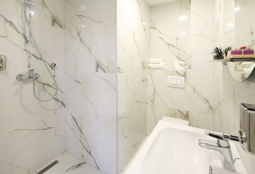 هتل Koncept Residence