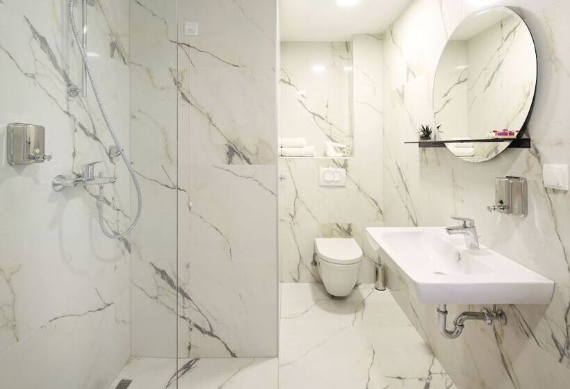 هتل Koncept Residence