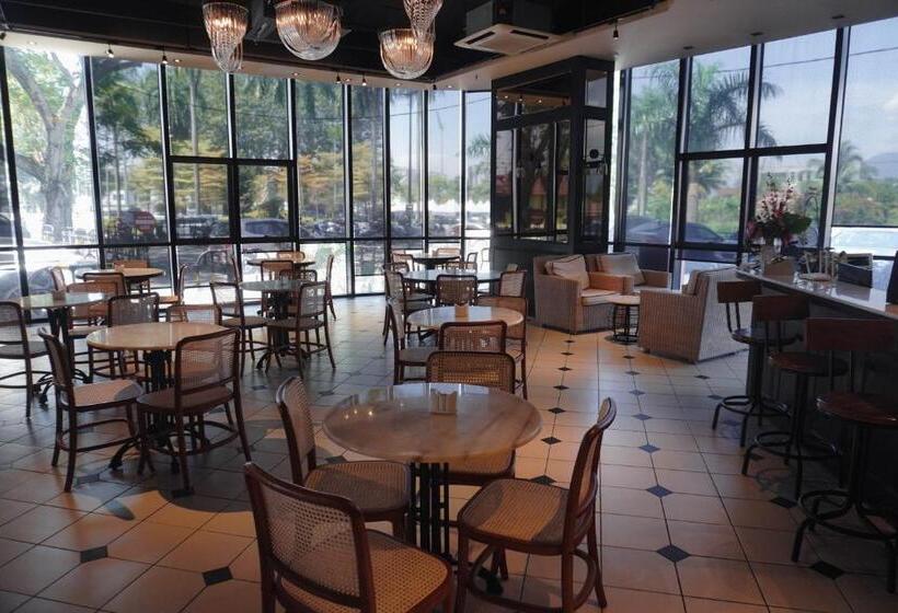 M Roof Hotel & Residences