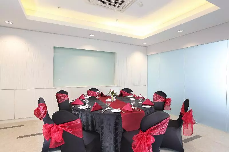 Hotel Swissbelinn Modern Cikande