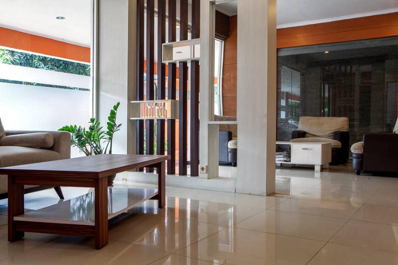 فندق Ten House Guest & Resto By Reddoorz