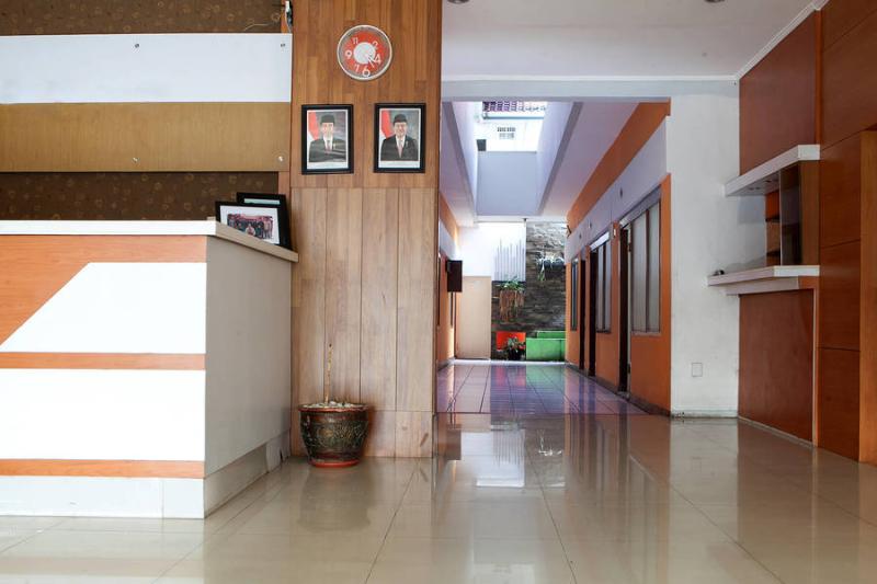 فندق Ten House Guest & Resto By Reddoorz