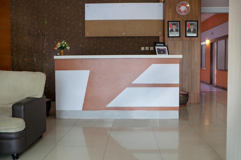 فندق Ten House Guest & Resto By Reddoorz