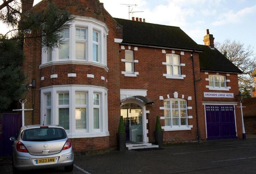 پانسیون Archways Lodge