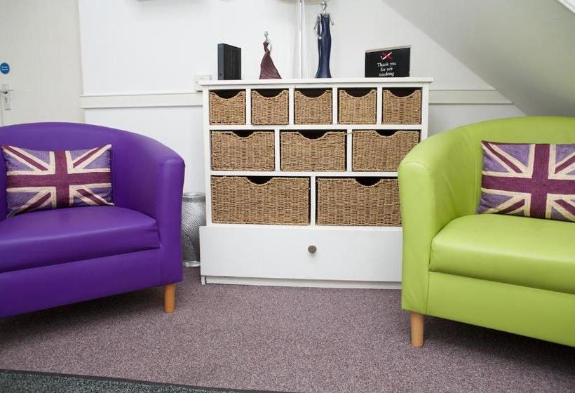 پانسیون Archways Lodge