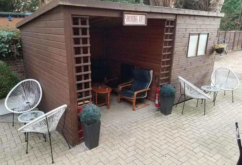 پانسیون Archways Lodge